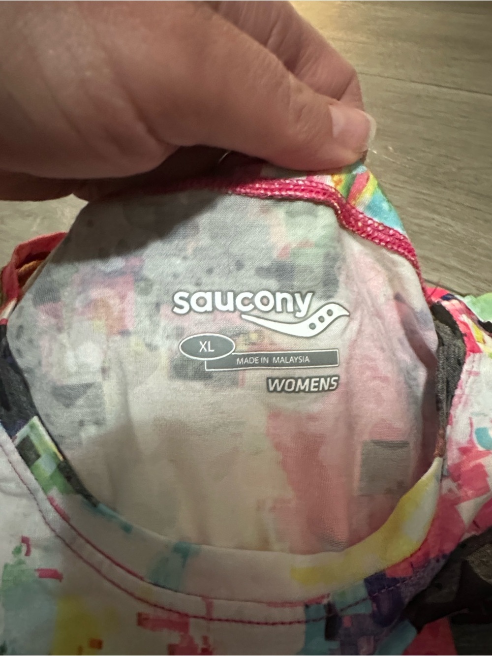 Saucony Women's Multicolor Pixel-Print Top in Pink, Blue, Yellow size XL - Picture 2 of 7